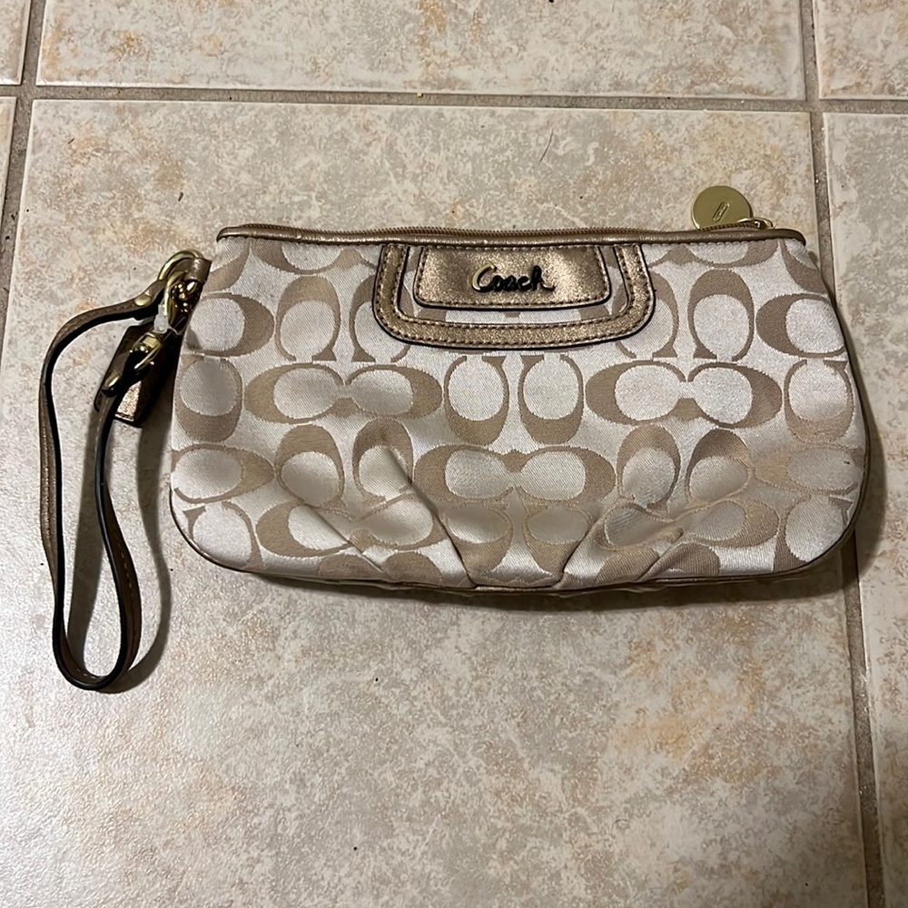 Coach Wristlet Gold